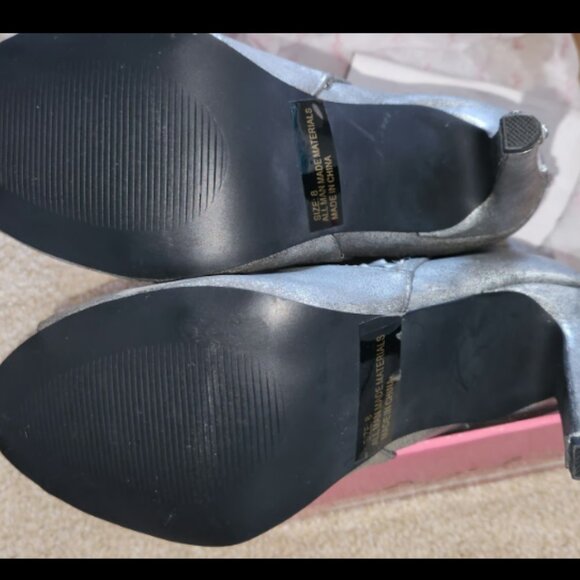Metallic Peekaboo Heels Size 8 - Picture 5 of 5